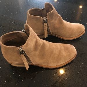 Dolce vita ankle booties
